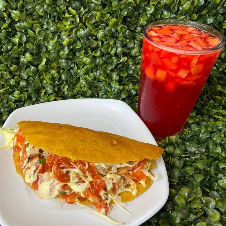 Empanada Arreglada Queso + Refresco