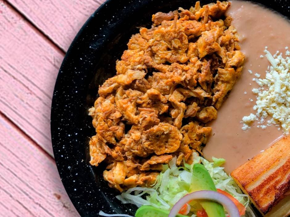 Huevito con Chilorio