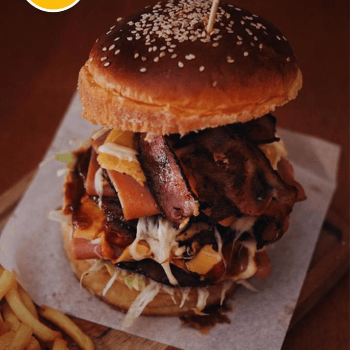 Hamburguesa Macha + Papas en Hojuaelas