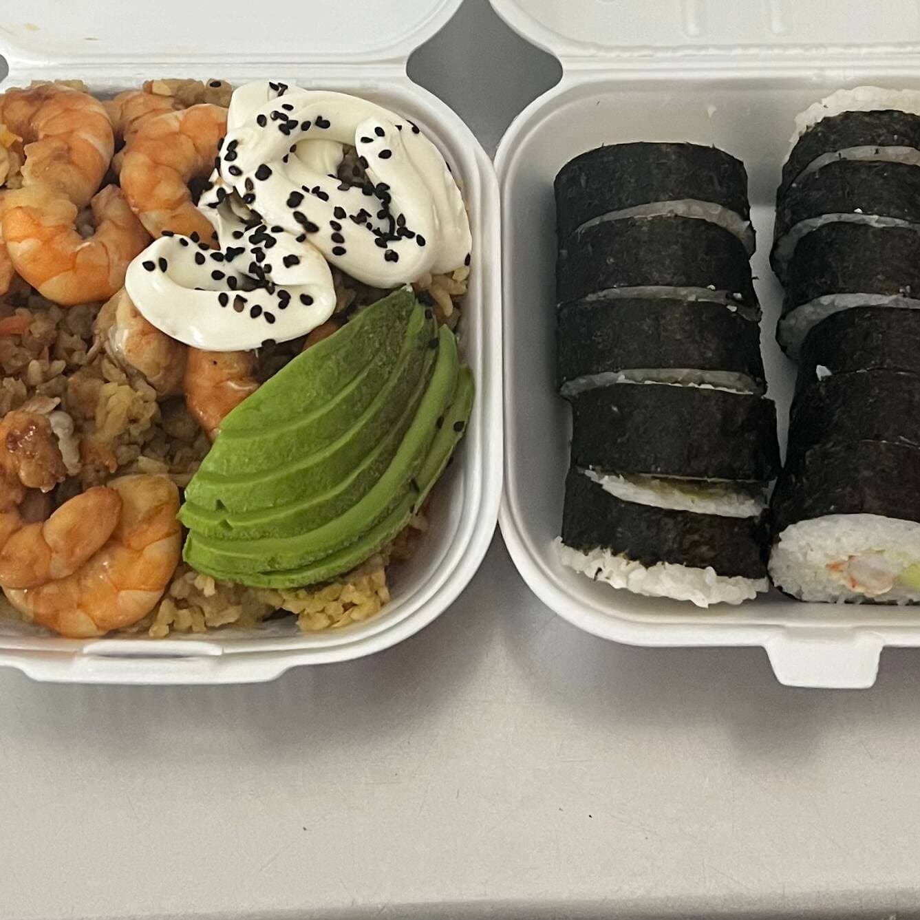 Combo Yakimeshi Especial Camarón+Sushi California