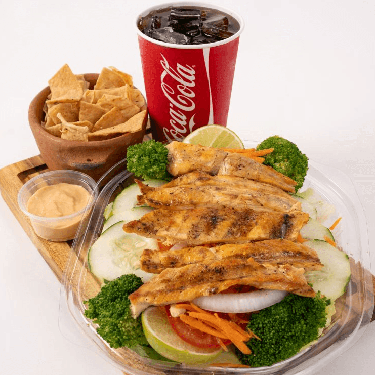 Ensalada Verde con Pollo y Refresco 600 Ml.