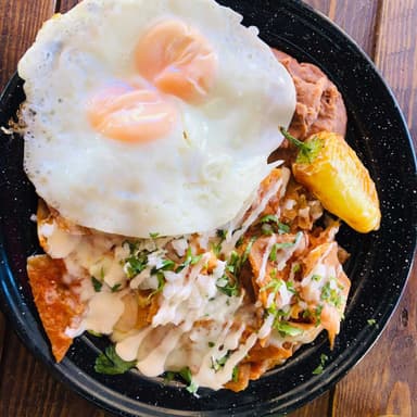 Chilaquiles Rojos con Huevo