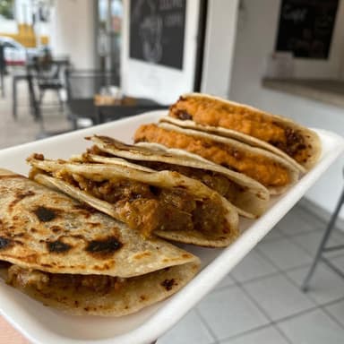 Taco de Huevo con Chorizo*