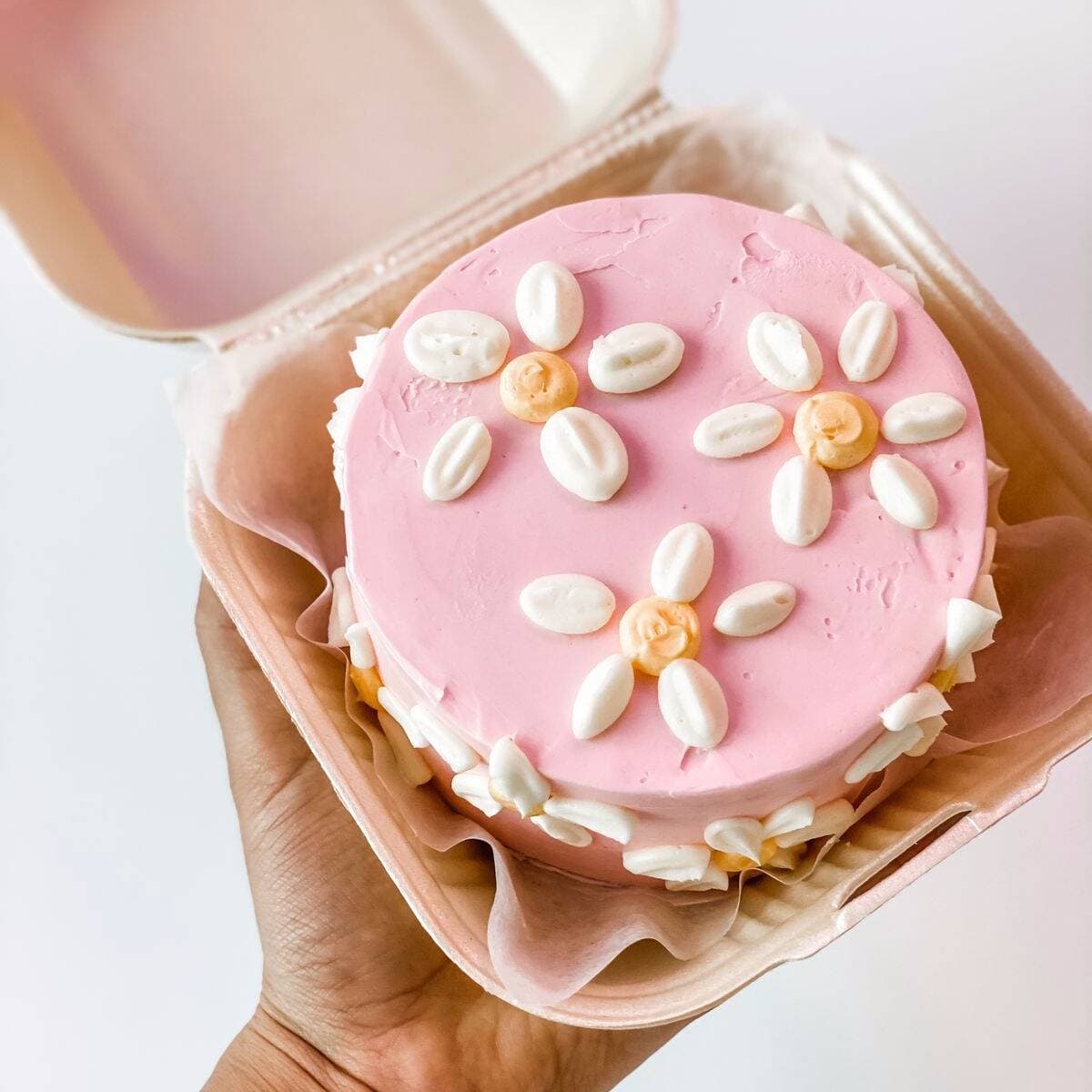 Mini Pastel Dulce de Leche Lunchbox Cake