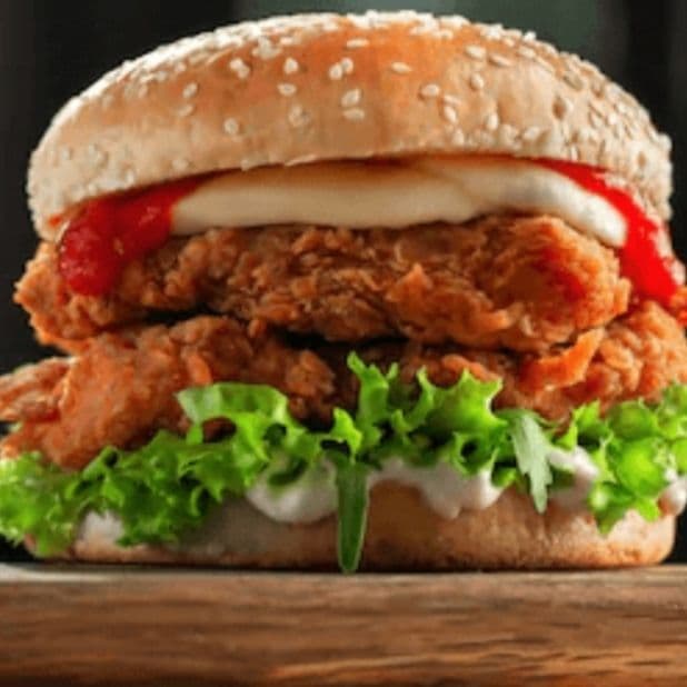 2 HAMBURGUESAS DE POLLO CRUJI  Y SALCHIPULPOS