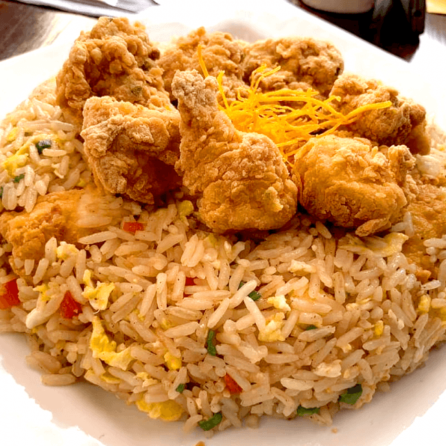 CHAUFA CON CHICHARRON DE POLLO + BEBIDA