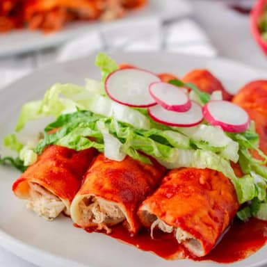 Enchiladas Rojas de Pollo