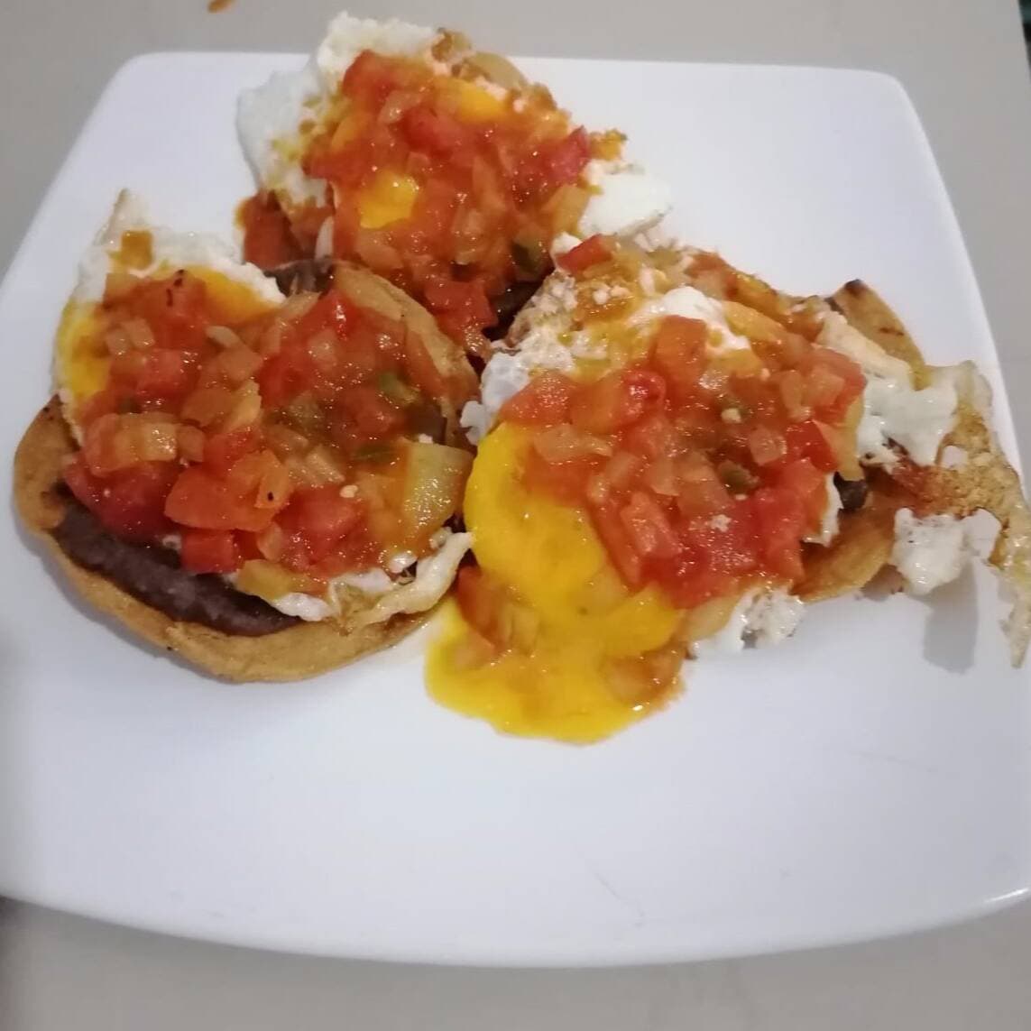 Huevos Motuleños