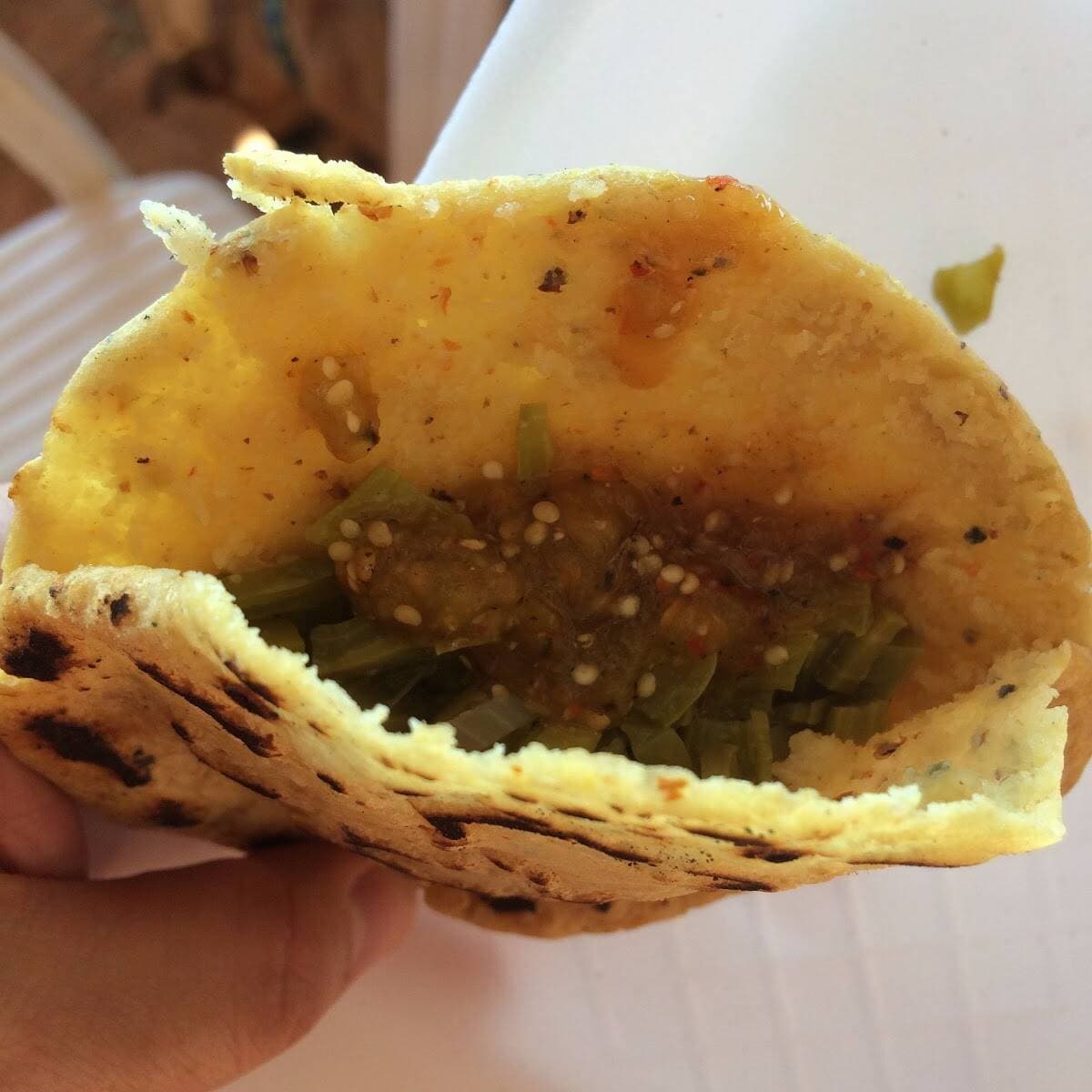 Gordita al Comal de Maíz de Migajas con Lechuga Ó