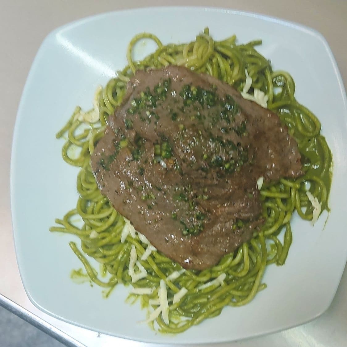Spaghetti al Pesto con Bisteck 200 g