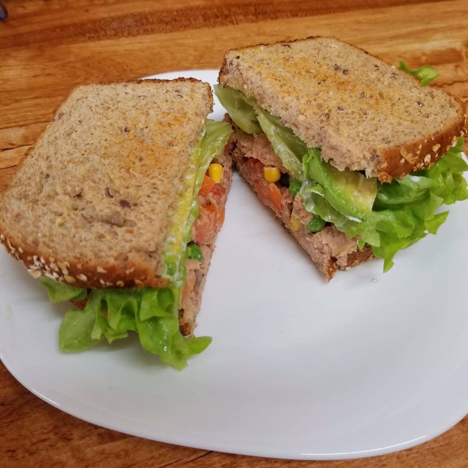 Sandwich 12 granos de atún