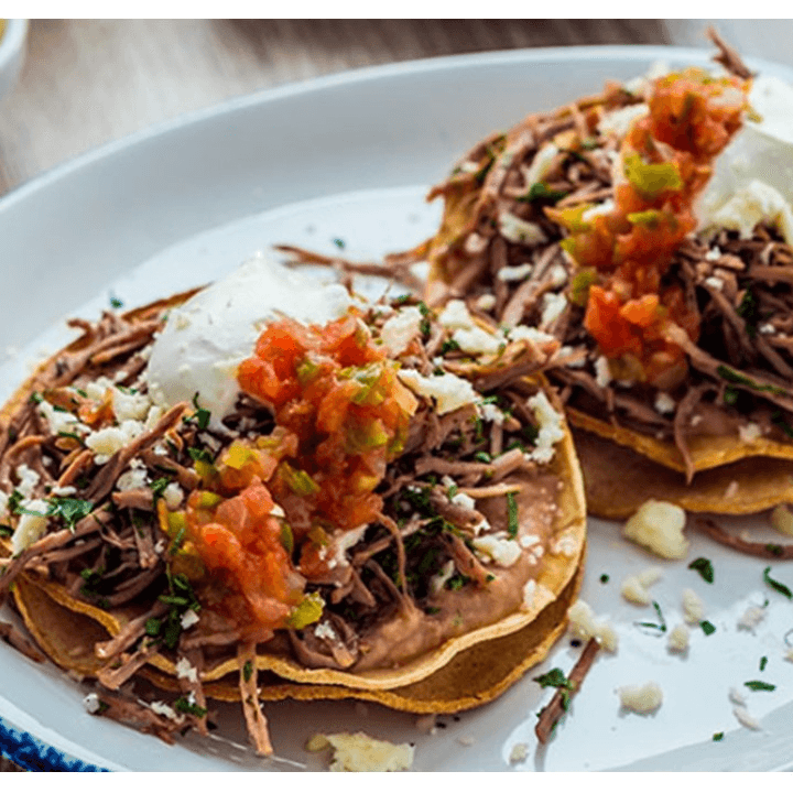Tostada Deshebrada o Pollo