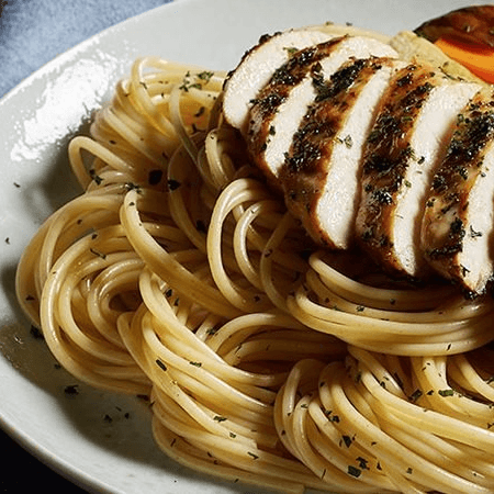 Spaghetti de pollo asado