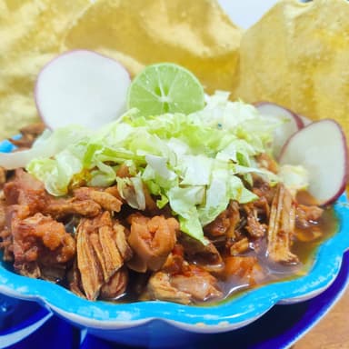 Pozole Rojo Mediano de Pierna