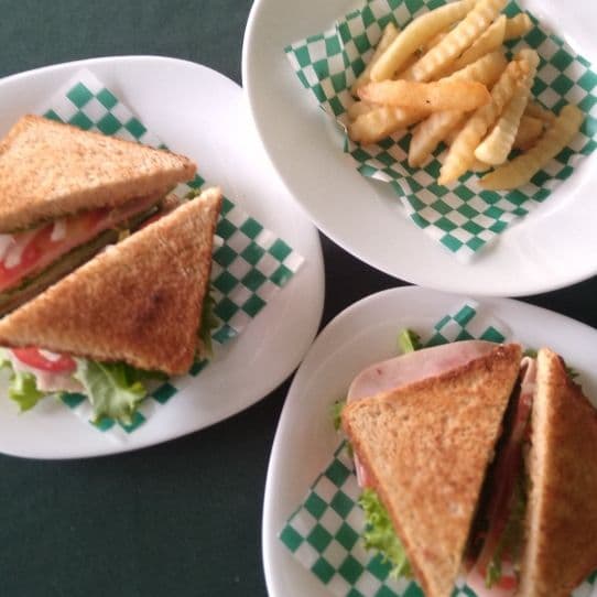 4 Sandwich + Papas + Agua