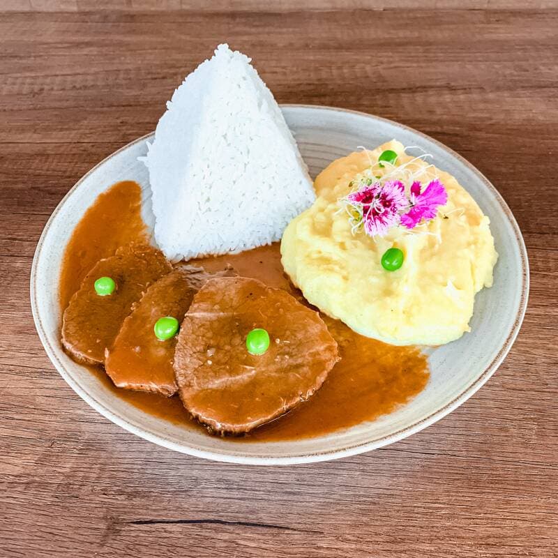 Asado con Puré y Arroz