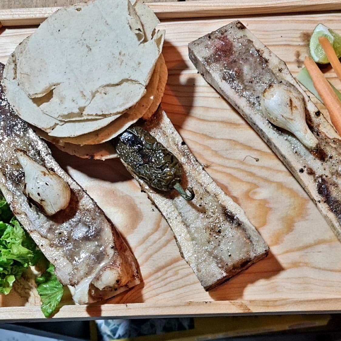 Tuétanos al Carbón