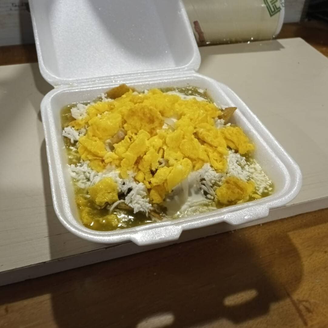 Chilaquiles con Huevito Revuelto