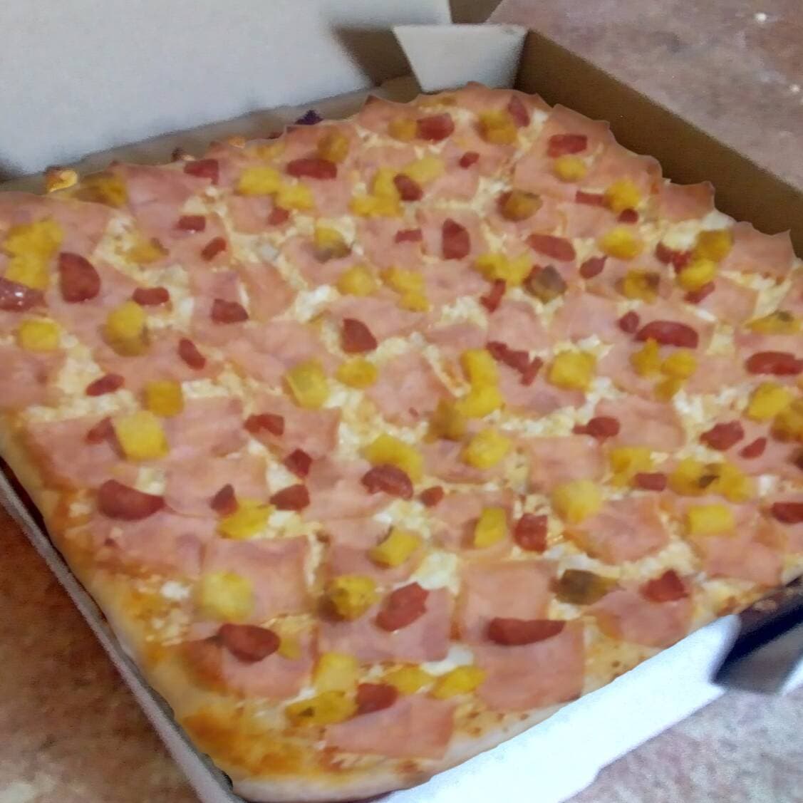 Pizza Chica de Hawaiana y Chorizo