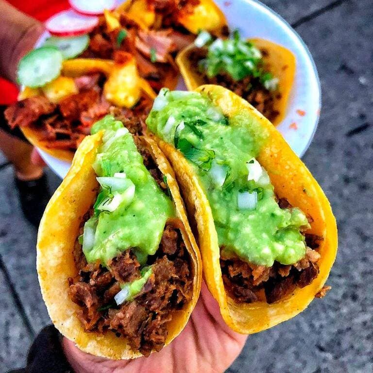 7 Quesatacos con Guacamole