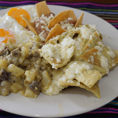 Chilaquiles con Guiso