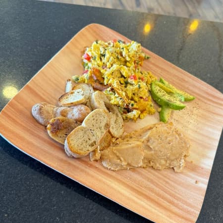Huevos a la Mexicana+ Frijolitos+Ciabatta