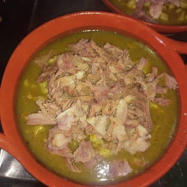 Pozole Verde de Puerco c/botana