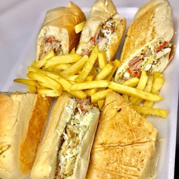 (3) Perro A la Plancha Qatari + Papas Frista