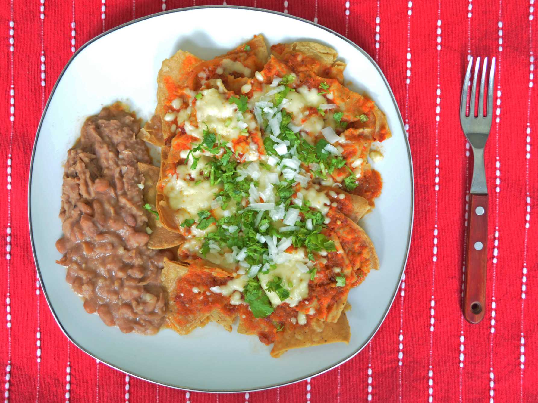 Chilaquiles + Bebida + Fruta