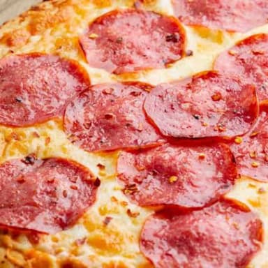 Pizza salami Mediana