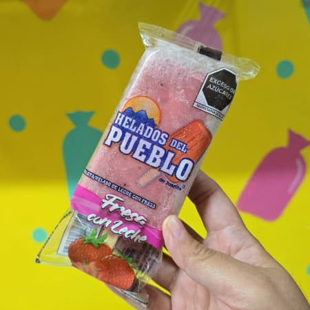 Paleta de Fresa con Leche