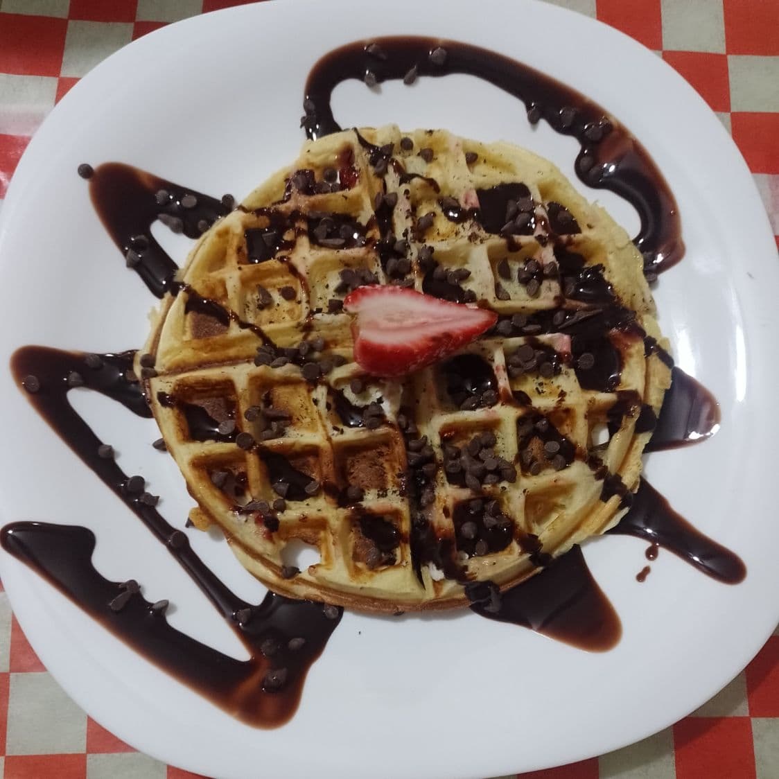 Waffle Nutella, Chocolate Hershey's y Mini Kisses