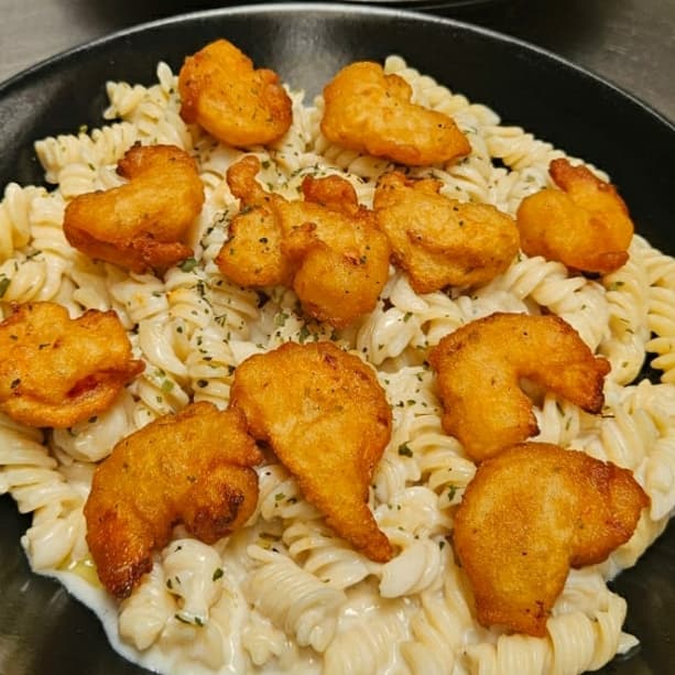 Pasta Alfredo con Pollo Crispy para 2