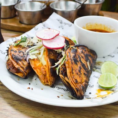 tacos dorador de birria al carbon