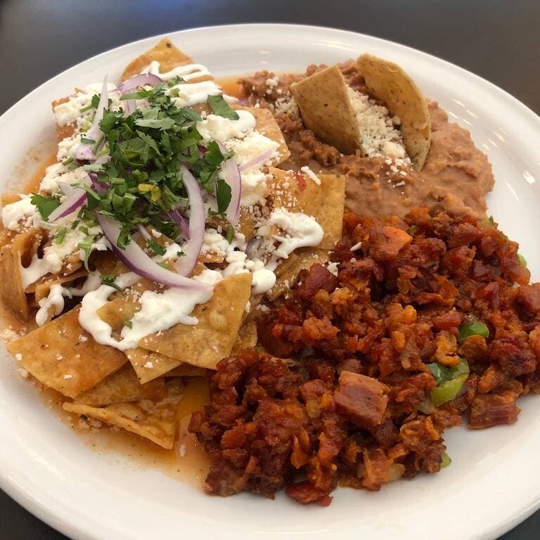 Chilaquiles con Chicharrón Prensado