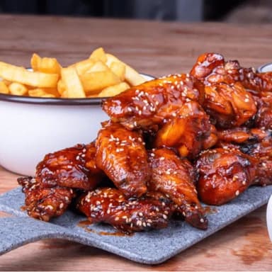 ALITAS FRITAS 500gr. C/PAPAS ADEREZO Y CATSUP