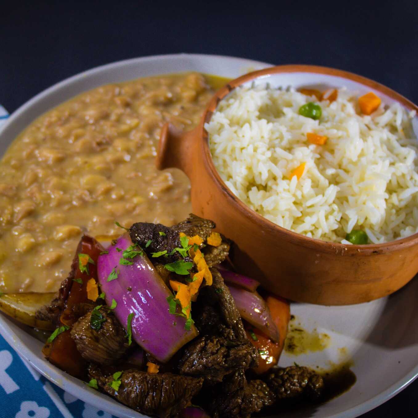 Lomo Saltado con Frejol