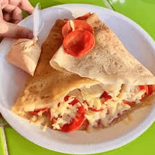 CREPA DE QUESO MOZARELLA  CON PEPPERONI