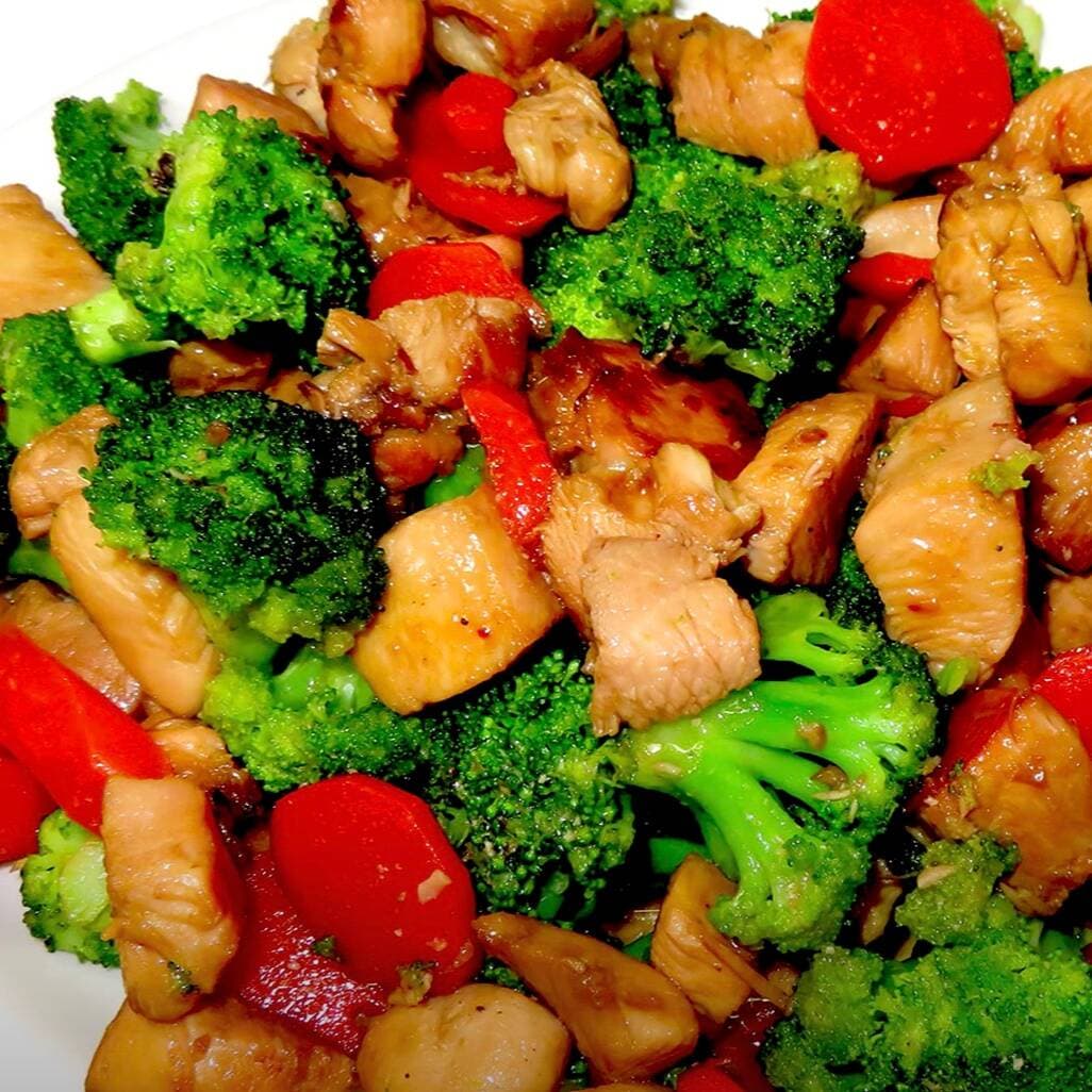 POLLO BROCOLI                              (•̀ᴗ• )