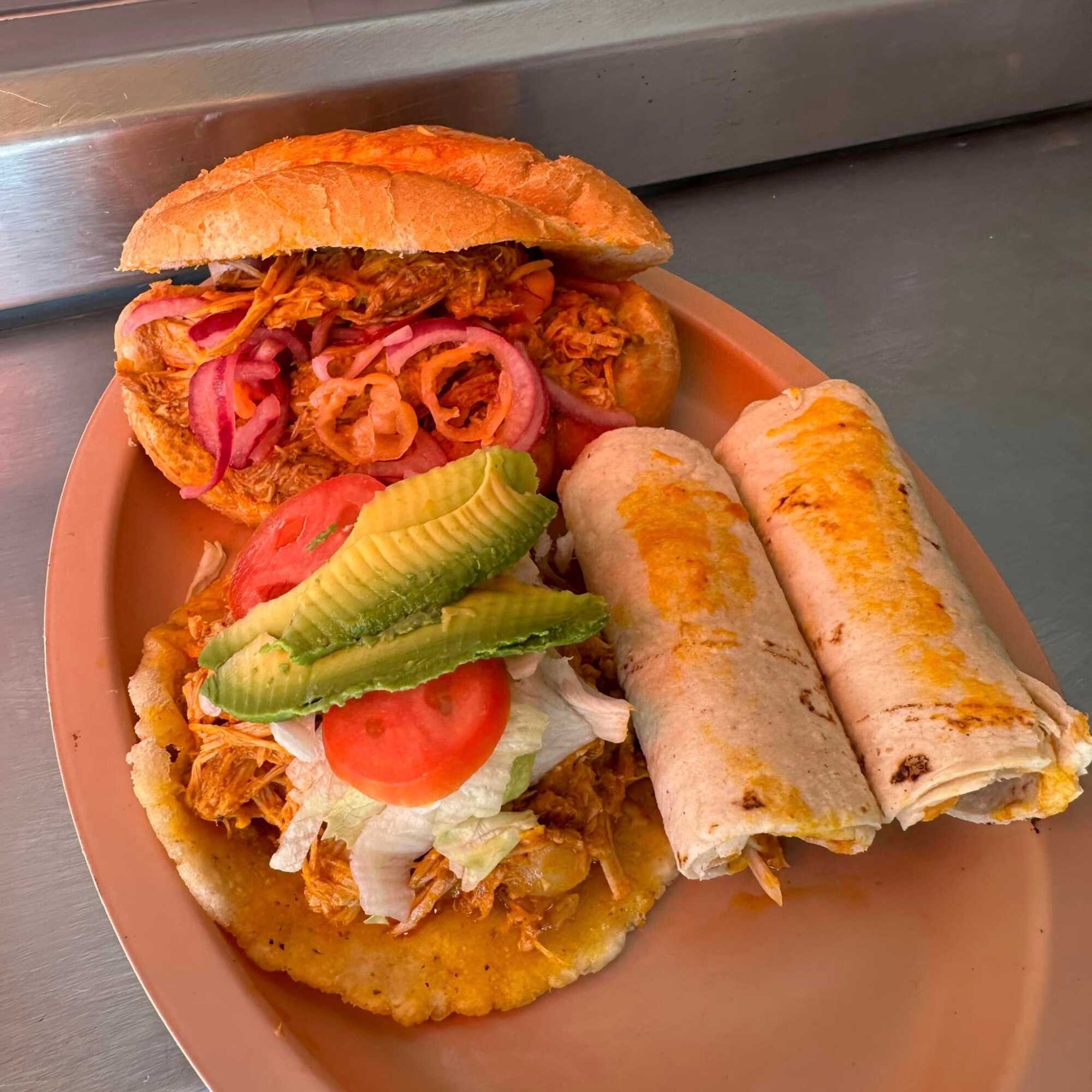 #Combo1raVez (1Torta+1Salbute+2Tacos)