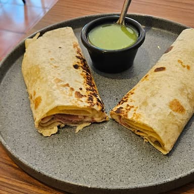 Burro de Jamón con Asadero