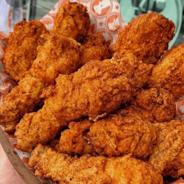 Casado económico con pollo frito