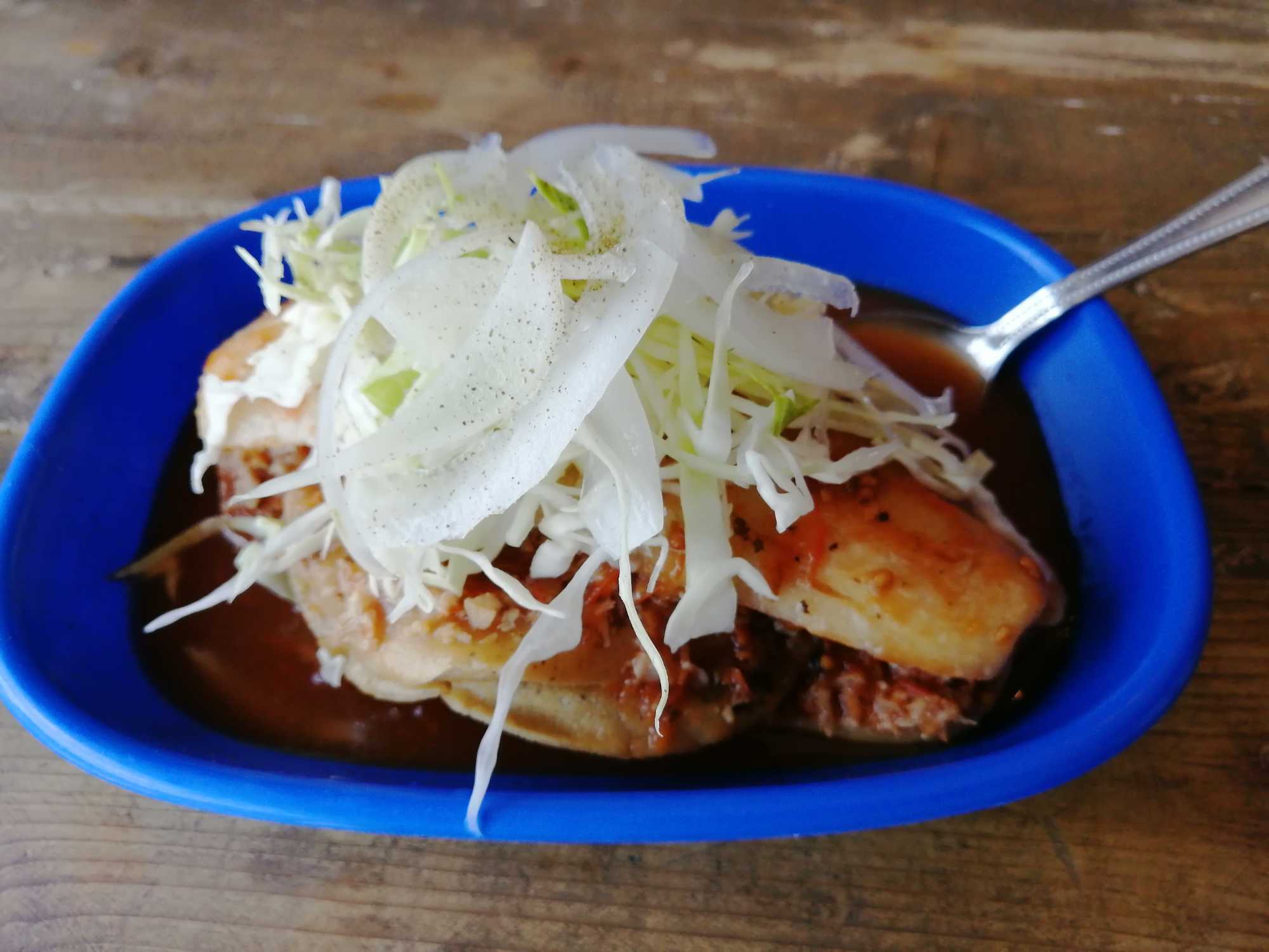 Torta Ahogada Embarazada con Carnitas