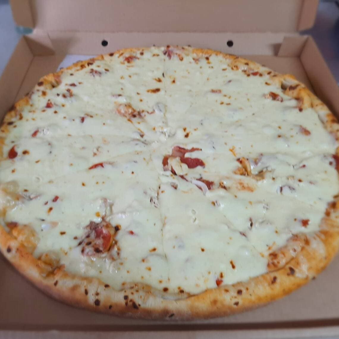Combo Pizza 8 Porciones + Borde +Bebida 1.5