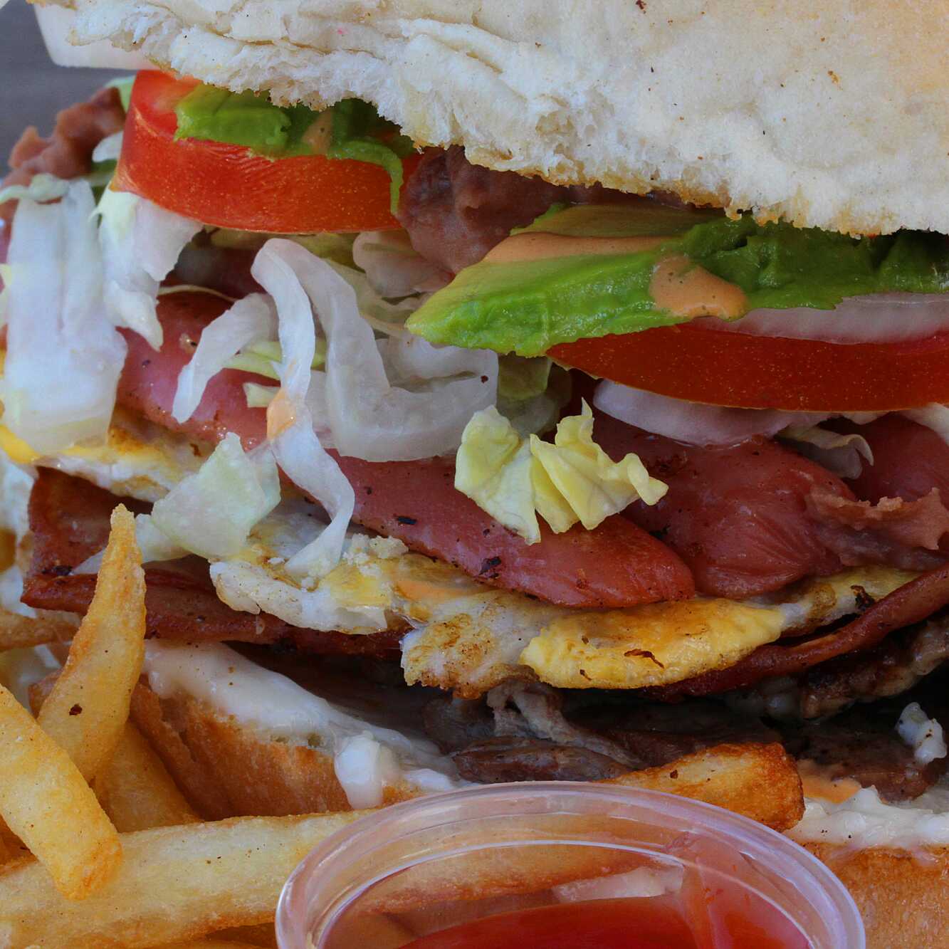 Torta Cubana con Papas a la Francesa