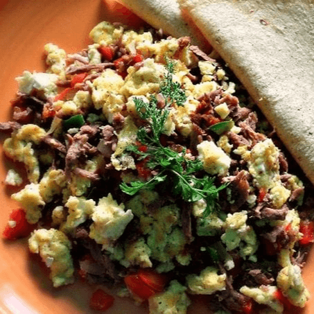 Machaca de res con huevo