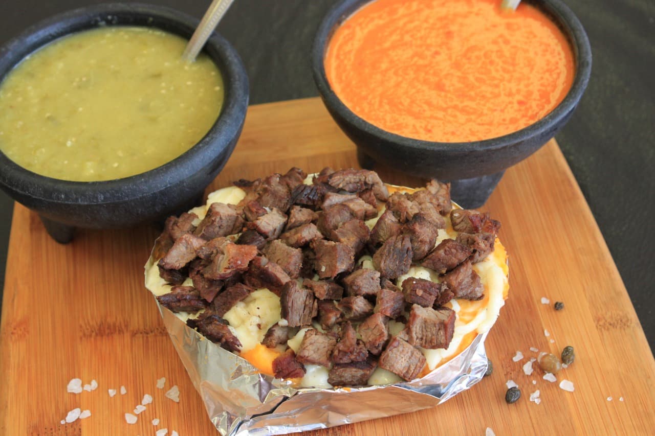 Papa Asada con Carne