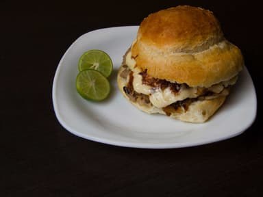 CEMITA CARNE Y QUESO