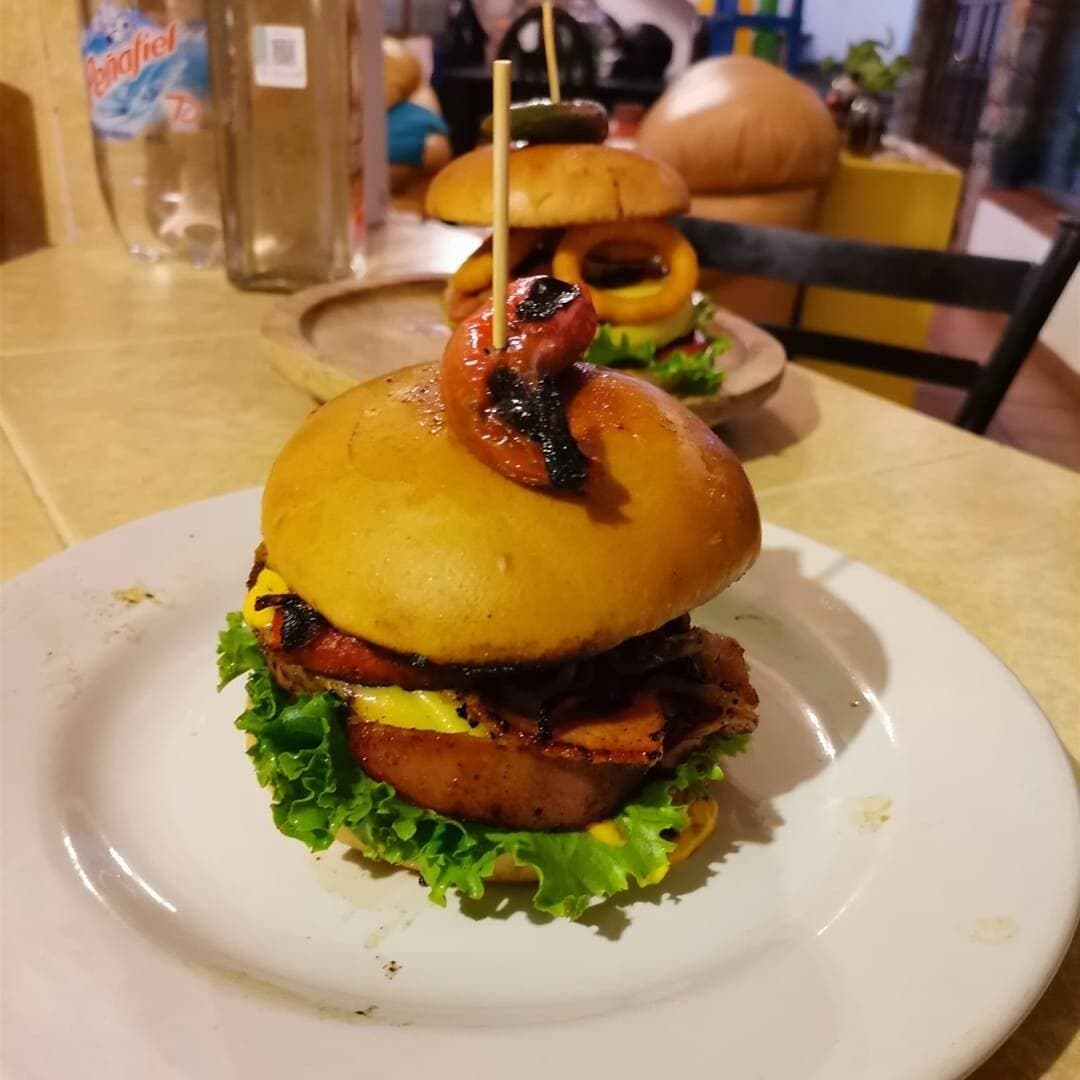 Hamburguesa Clásica con Chistorra y Tocino