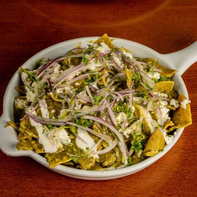 CHILAQUILES ROJOS O VERDES (120GR) (POLLO O HUEVO)